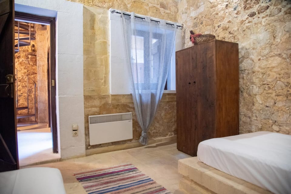 Bedroom, wardrobe