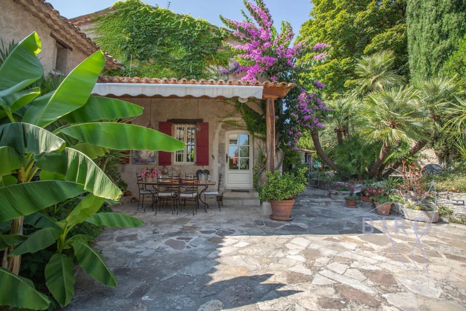 Sumptuous Provencal farmhouse at the foot of the village of Fayence Villa in Fayence