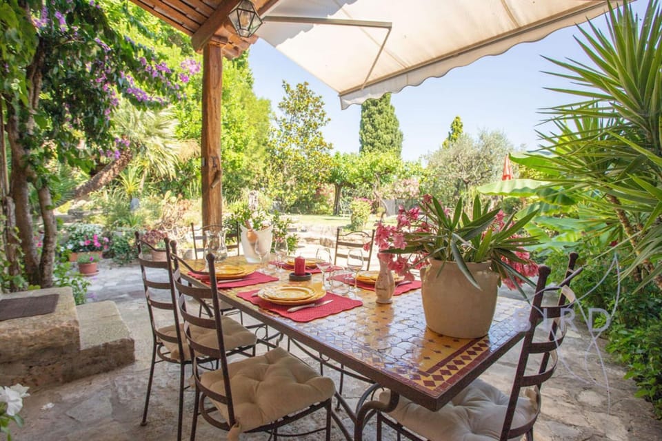 Sumptuous Provencal farmhouse at the foot of the village of Fayence Villa in Fayence