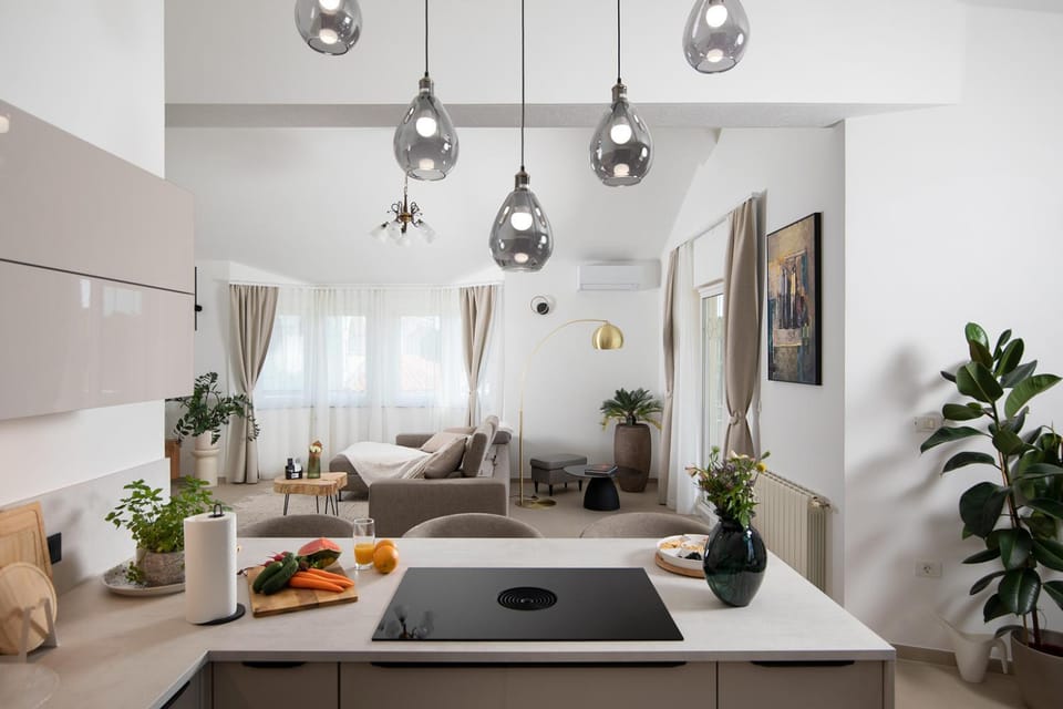 Kitchen or kitchenette, Food and drinks, Dining area, Food, stove