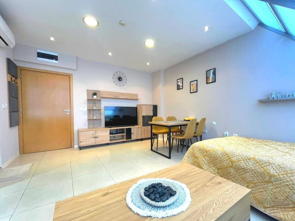 TV and multimedia, Living room, air conditioner