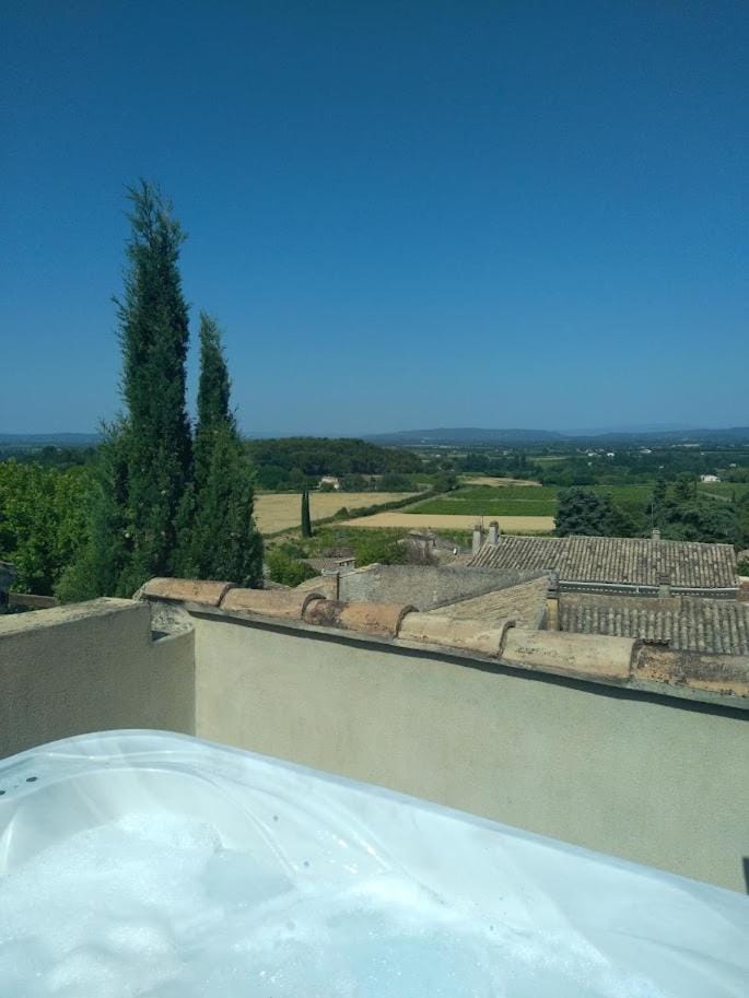 Natural landscape, Hot Tub, Hot Tub, View (from property/room), Spa and wellness centre/facilities, City view