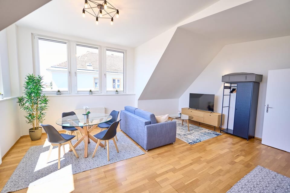 TV and multimedia, Living room, Dining area