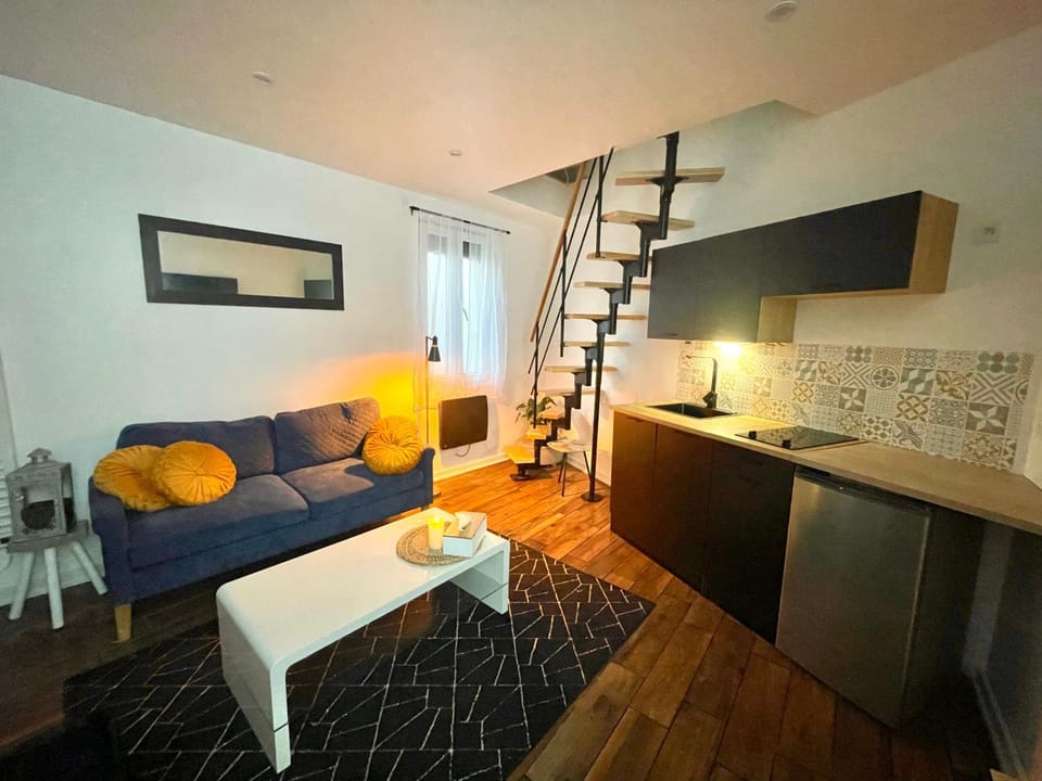 La Bulle Bleue Jacuzzi Apartment in Epernay