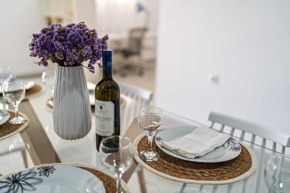 Dining area, Food