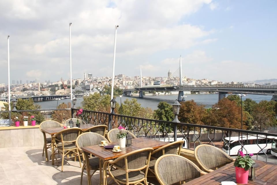 Property building, Patio, Nearby landmark, Off site, Day, Property logo or sign, Natural landscape, Bird's eye view, View (from property/room), Balcony/Terrace, Living room, Lobby or reception, Seating area, Dining area, City view, Lake view, River view