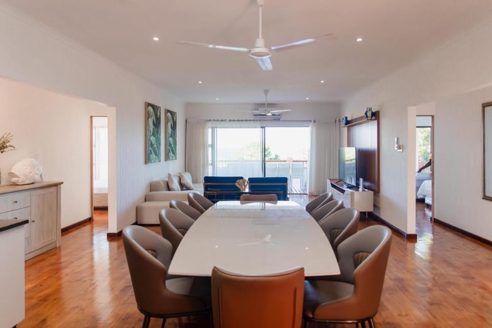 TV and multimedia, Kitchen or kitchenette, Seating area, Dining area
