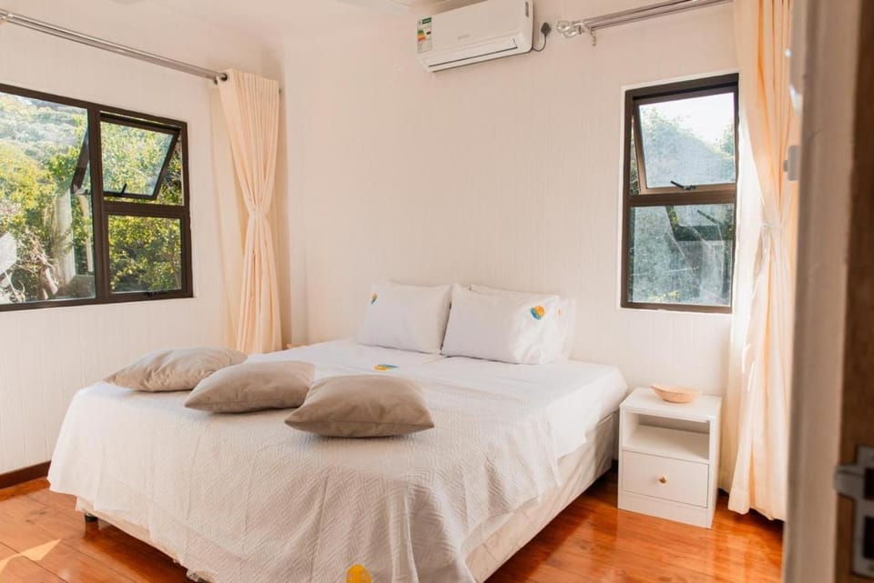 Bed, Bedroom, air conditioner