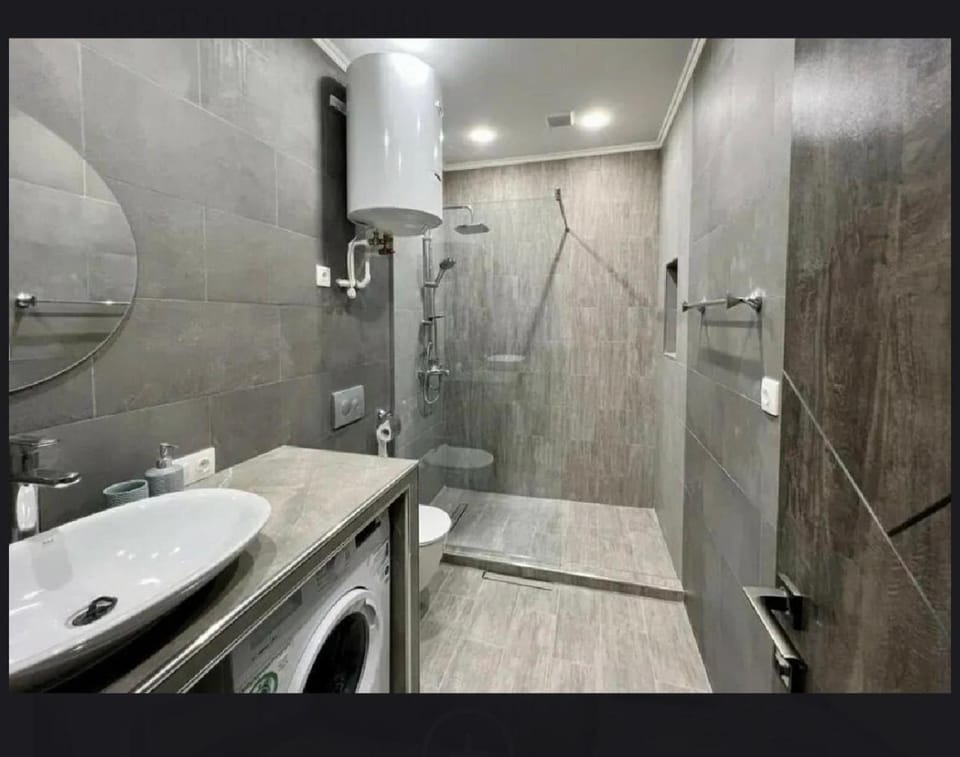 Shower, Bathroom, towels, washing machine