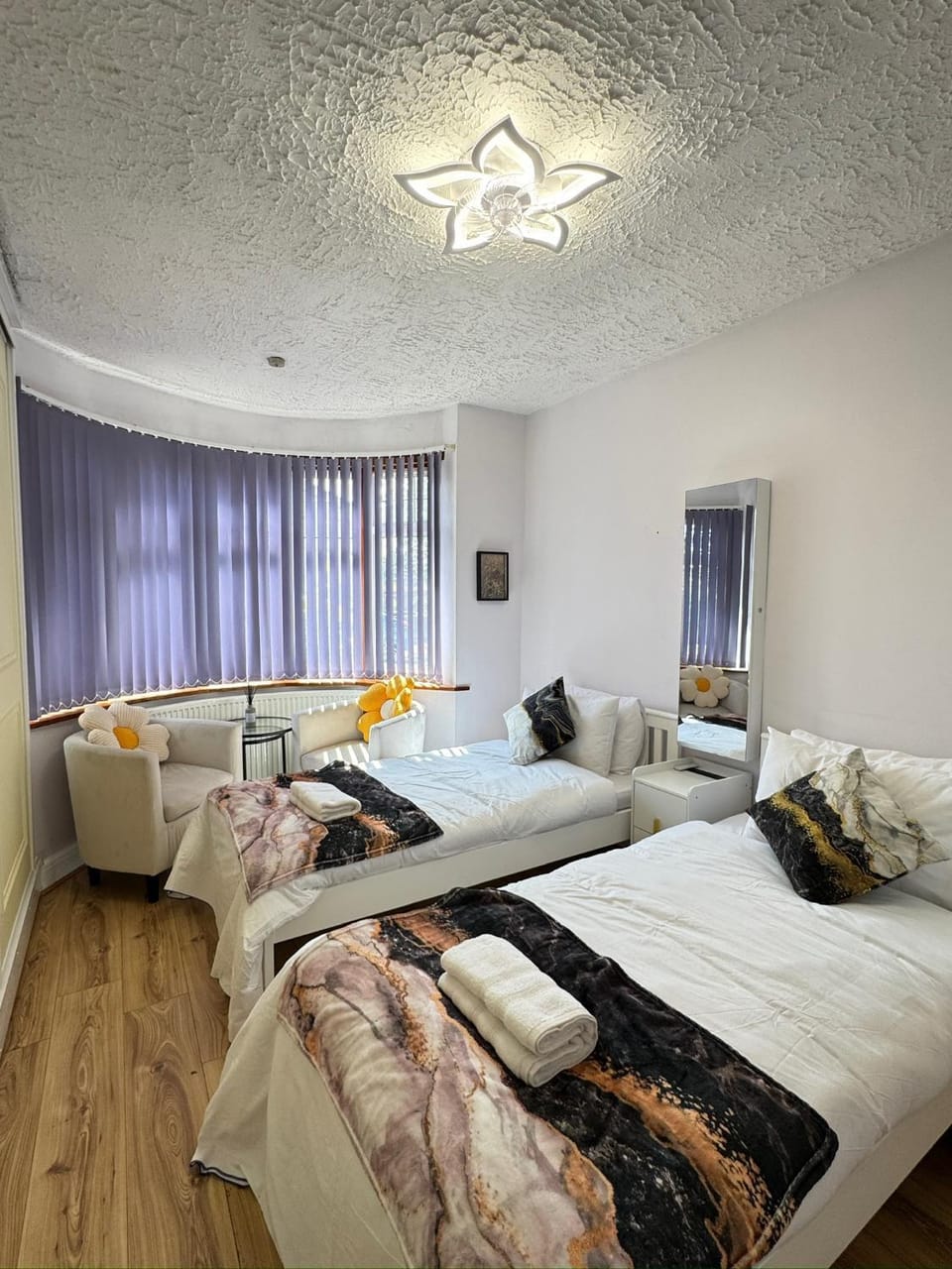 Bed, Living room, Seating area, Bedroom