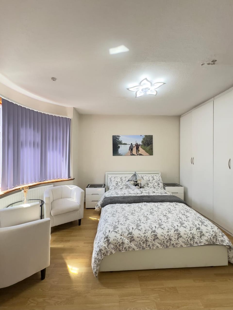 Bed, Seating area, Bedroom