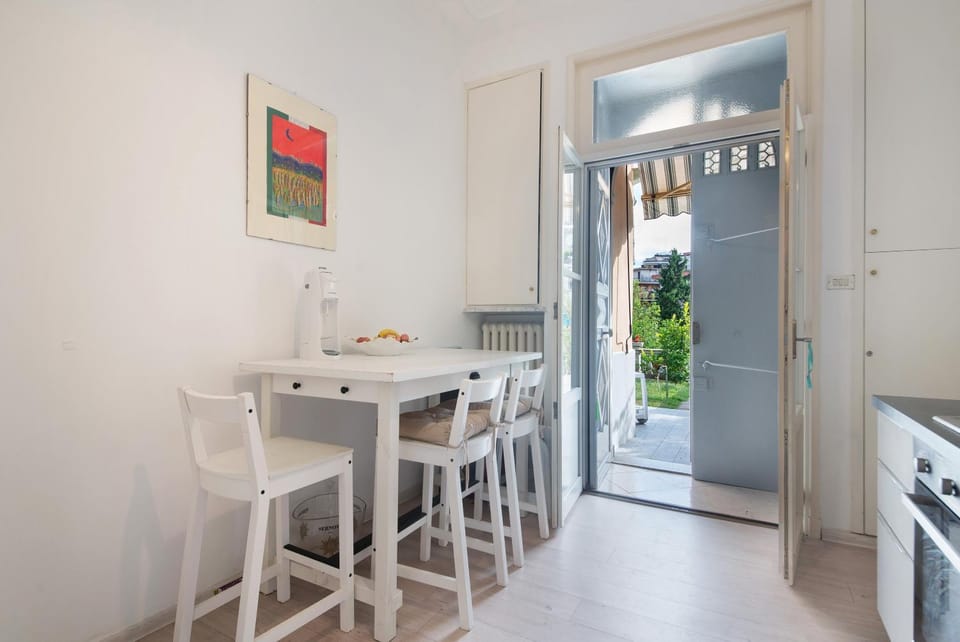 Property building, Kitchen or kitchenette, Living room