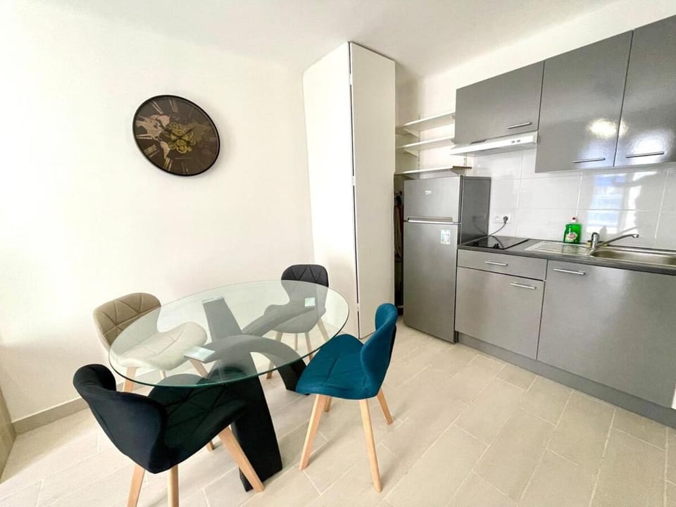 T2 Bleu Mer - Centre ville , Climatisé , 5 min de la plage et à 250m de la gare Apartment in Antibes
