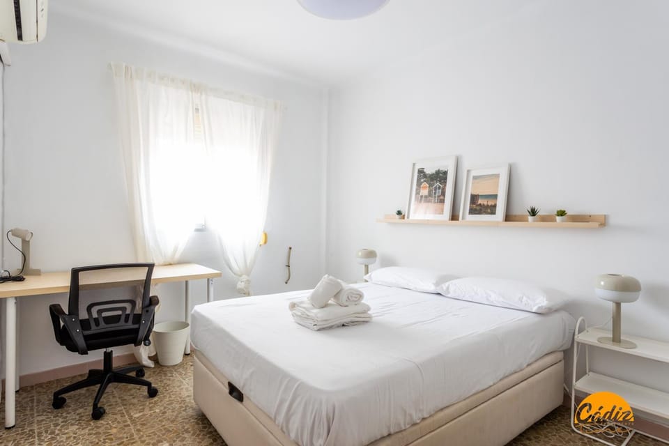 Bed, Bedroom, towels, air conditioner