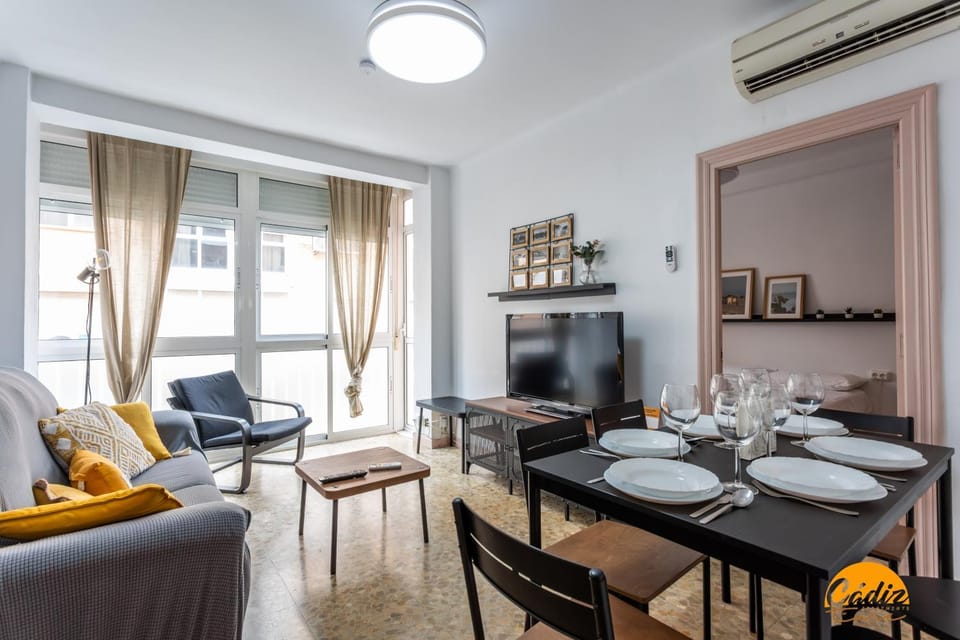 TV and multimedia, Living room, Dining area, air conditioner