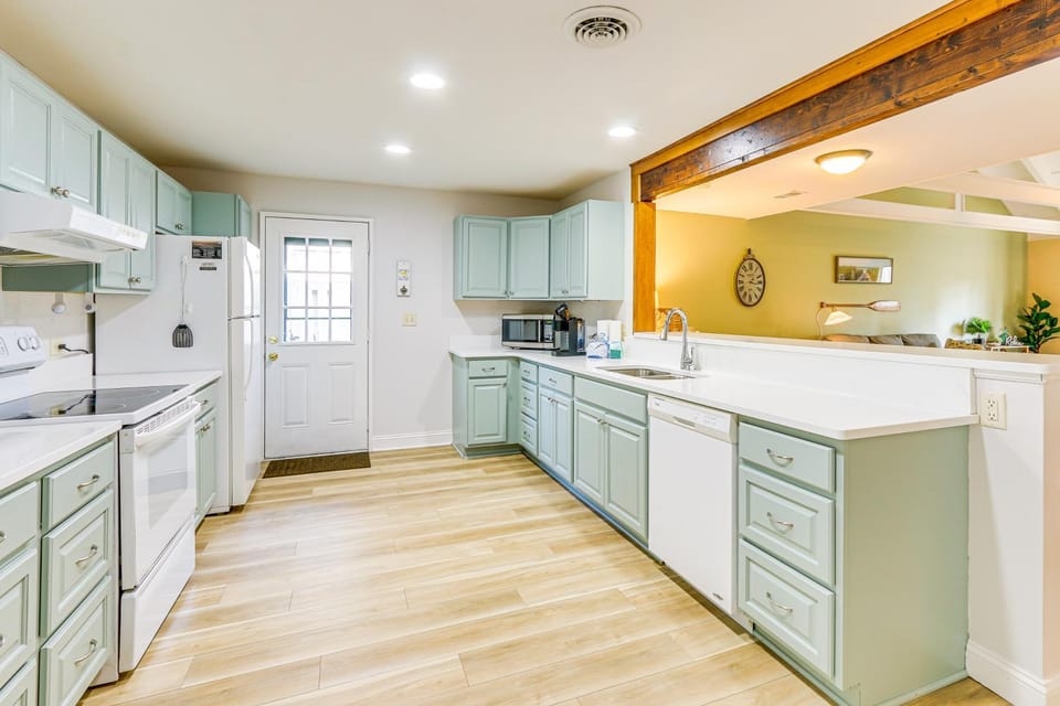 Pool Access + Pet Friendly: Condo in Hilton Head House in Hilton Head Island