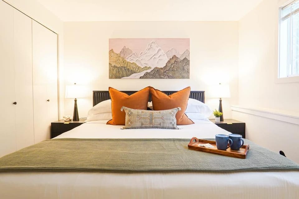 Twin Lakes Retreat Apartment in Glacier