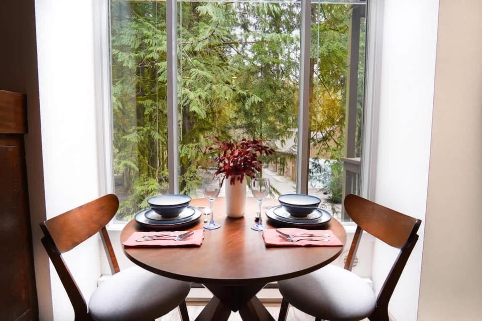 Twin Lakes Retreat Apartment in Glacier