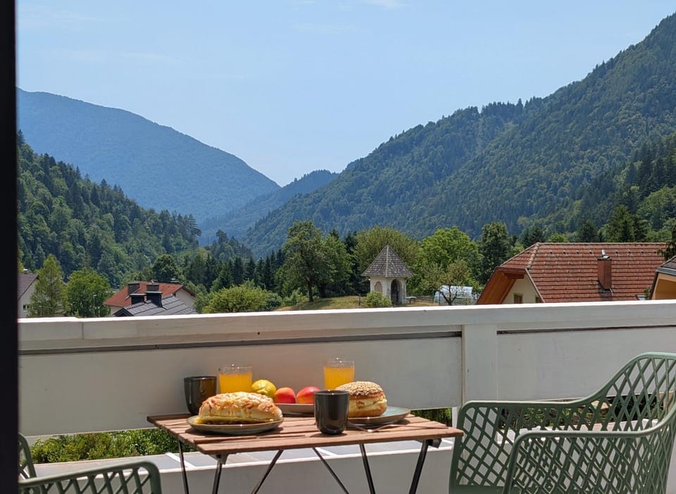Balcony/Terrace, Food and drinks, Food, Mountain view