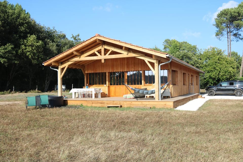 Maison bois Lesbats House in Nouvelle-Aquitaine