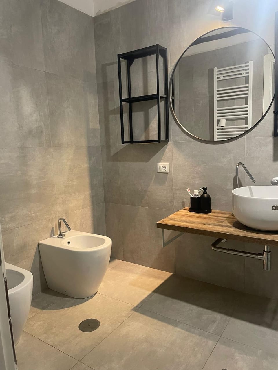 Shower, Toilet, Bathroom, bidet, towels