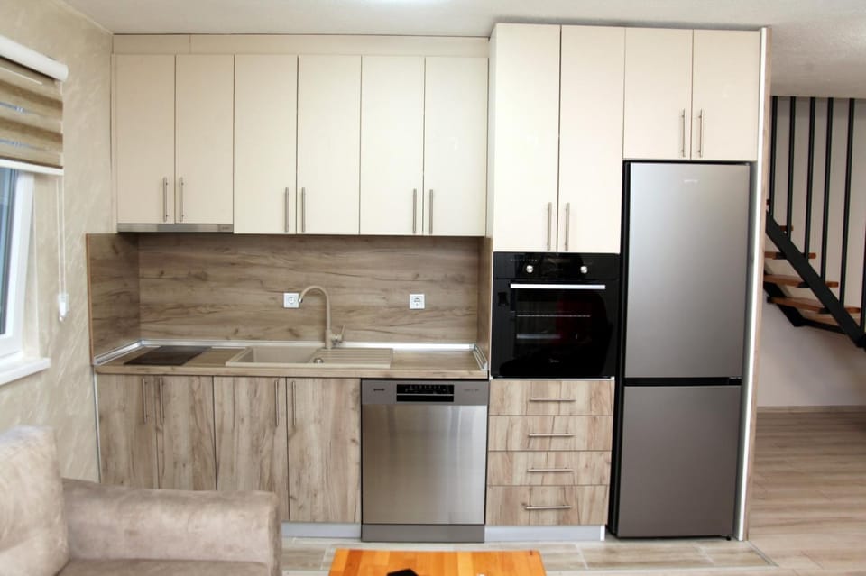 Kitchen or kitchenette, dishwasher