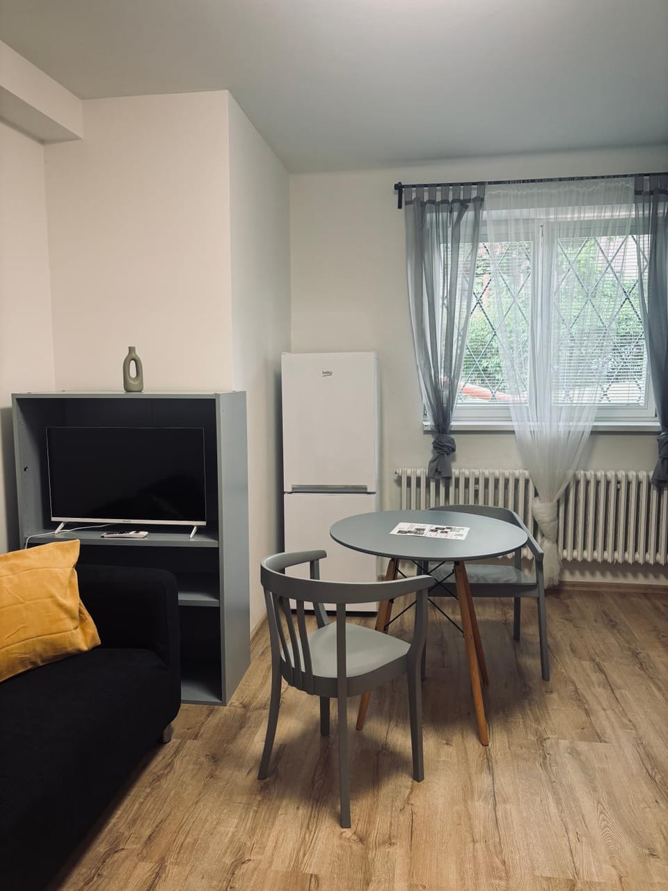 Living room, Seating area, Dining area