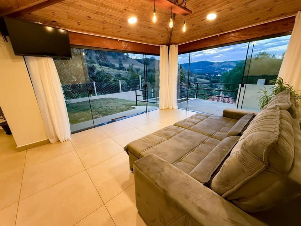 Descanse em meio a natureza com muito charme House in State of São Paulo