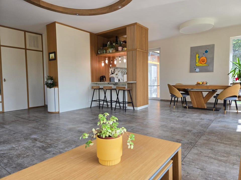 Kitchen or kitchenette, Living room, Dining area