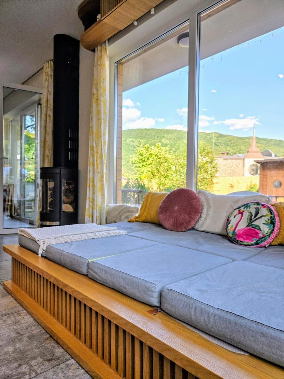 Bed, Living room