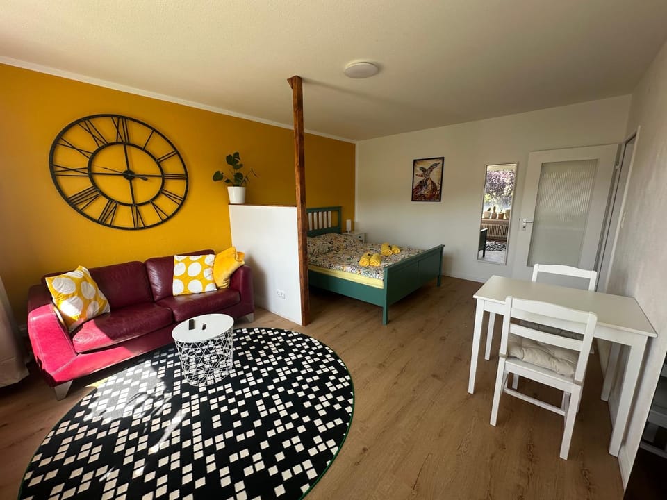 Bed, Living room, Photo of the whole room, Seating area, Dining area, Bedroom