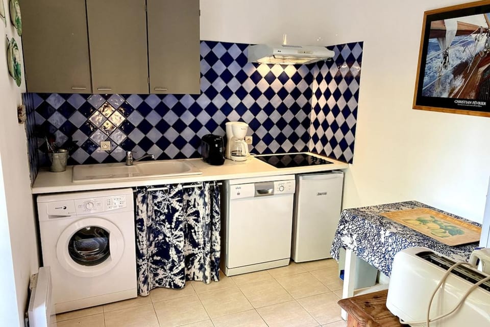 Small house in the heart of the village of St Martin de Ré House in Saint-Martin-de-Ré