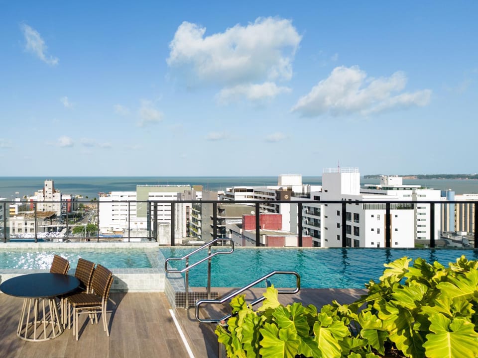 Property building, Day, Natural landscape, Hot Tub, View (from property/room), City view, Sea view, Swimming pool