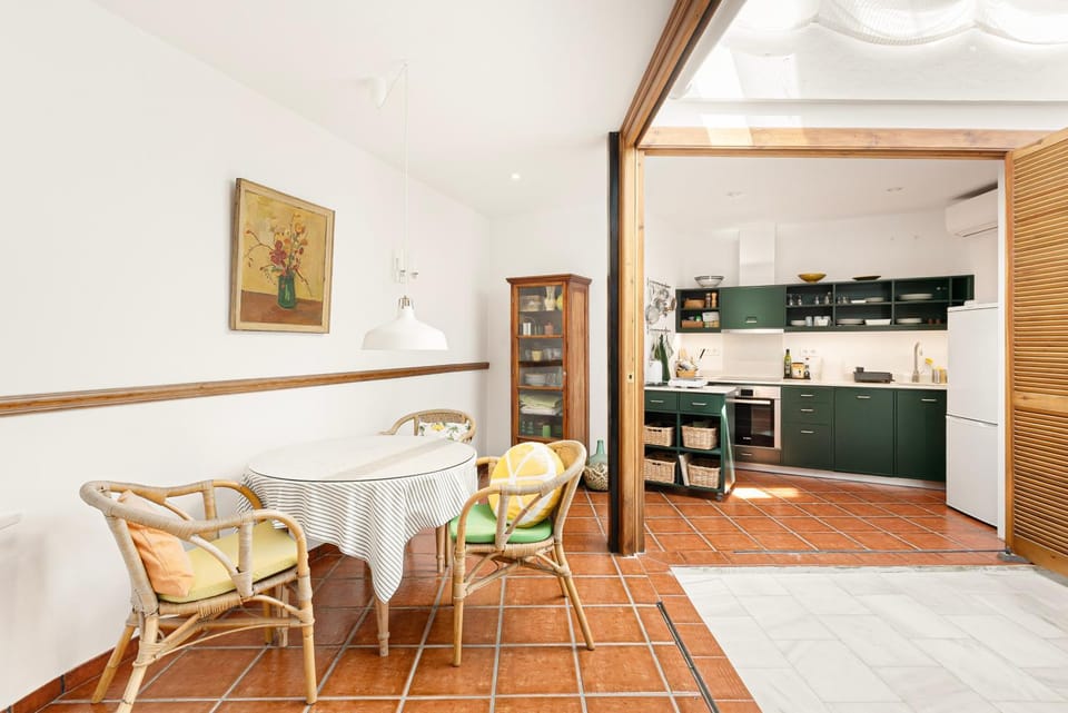 Property building, Kitchen or kitchenette, Living room