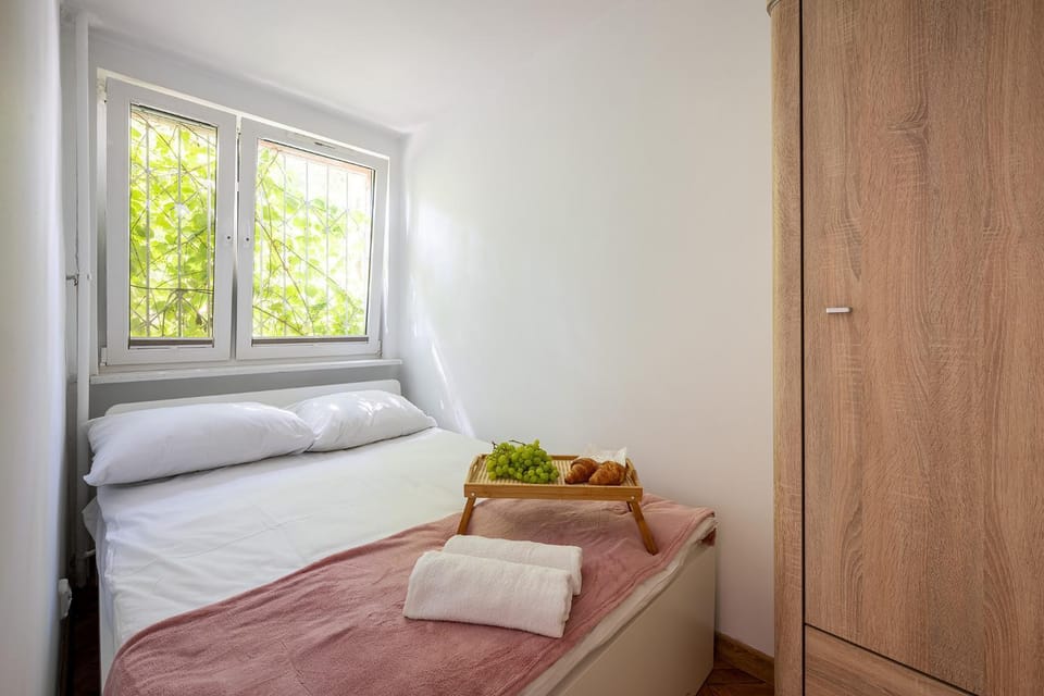 Solec 79A Mieszkanie z prywatnym parkingiem oraz Tarasem Oddzielna sypialnia Apartment in Warsaw