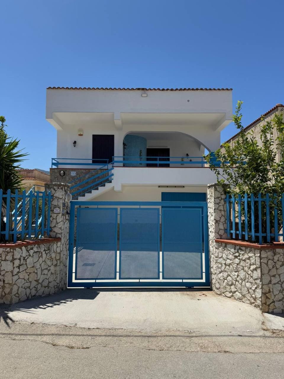 Property building, Day