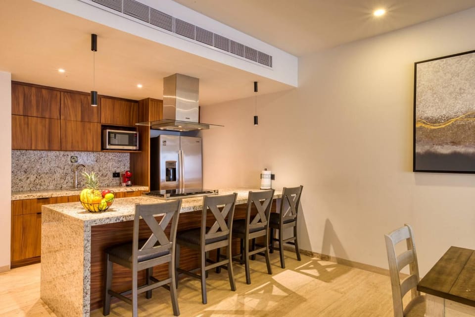 Dining area, kitchen