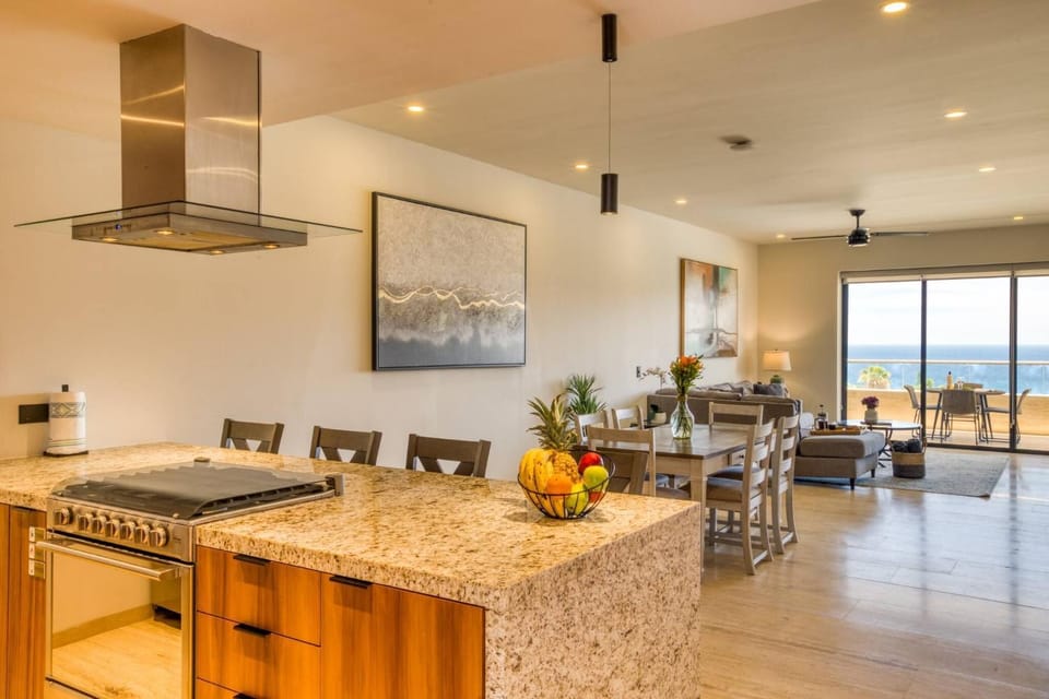 Dining area, kitchen