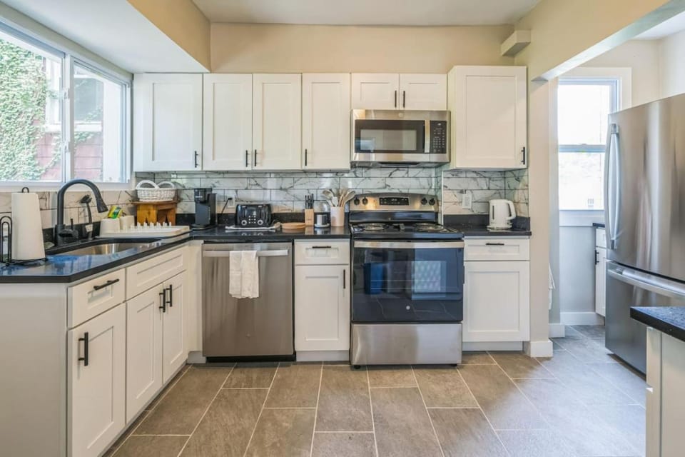 Kitchen or kitchenette, dishwasher, oven, stove