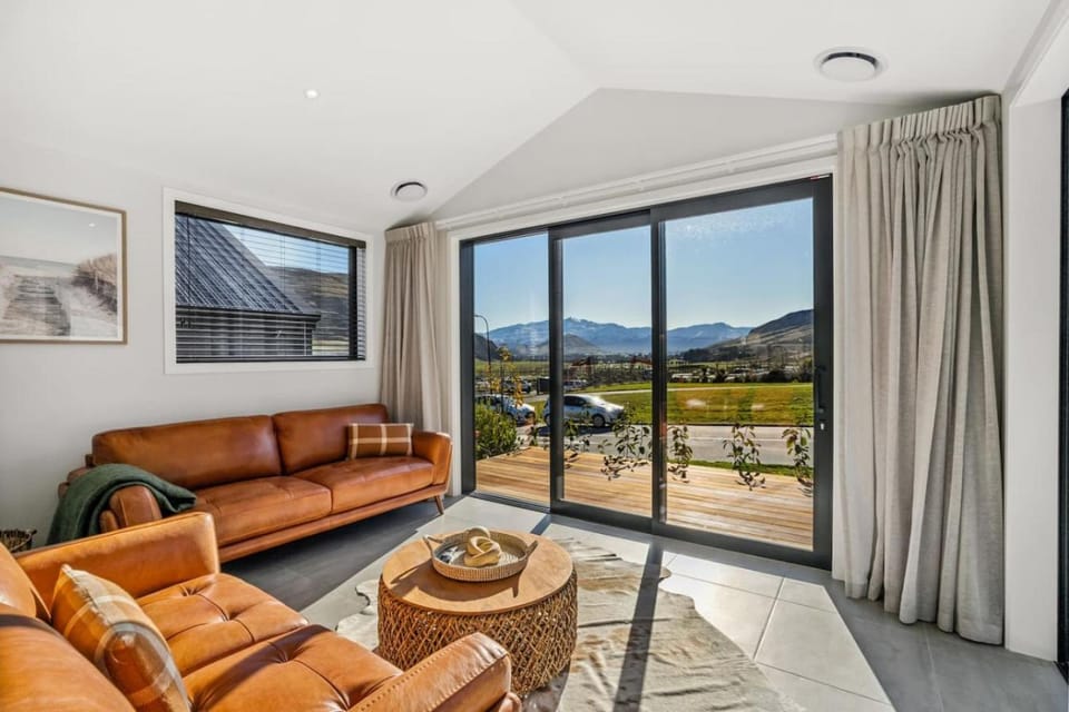 Living room, Seating area, Mountain view