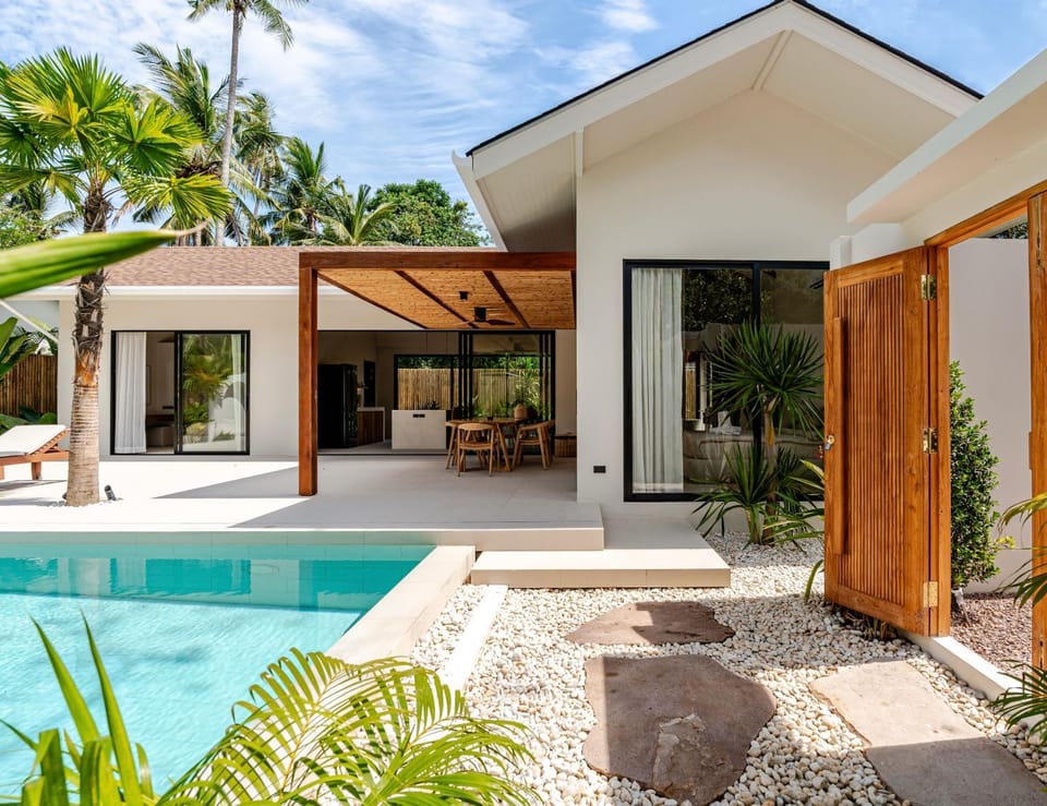 Property building, Day, Garden, Garden view, Pool view, Swimming pool, sunbed