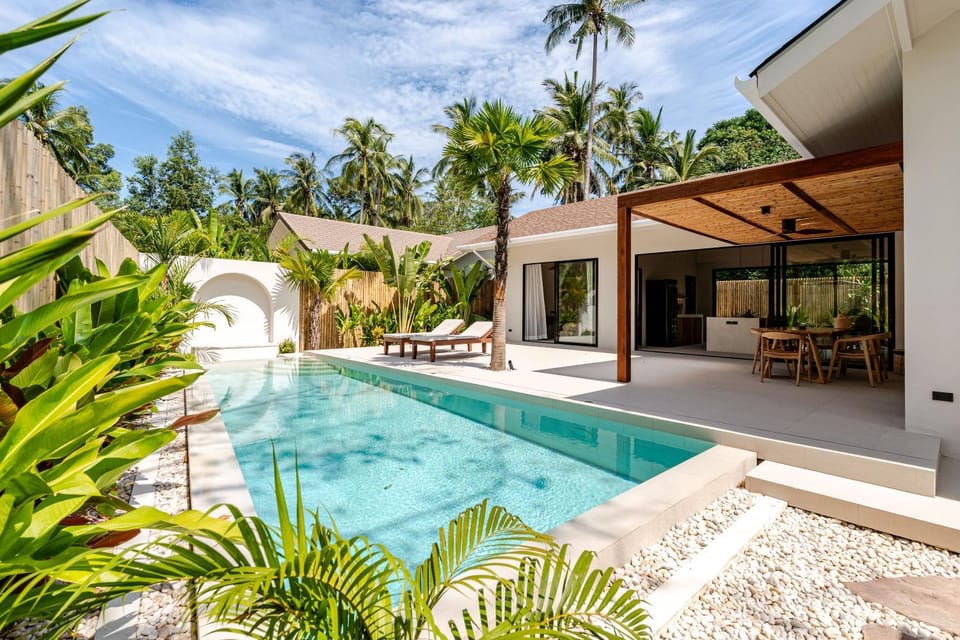 Property building, Day, Garden, Garden view, Pool view, Swimming pool, sunbed