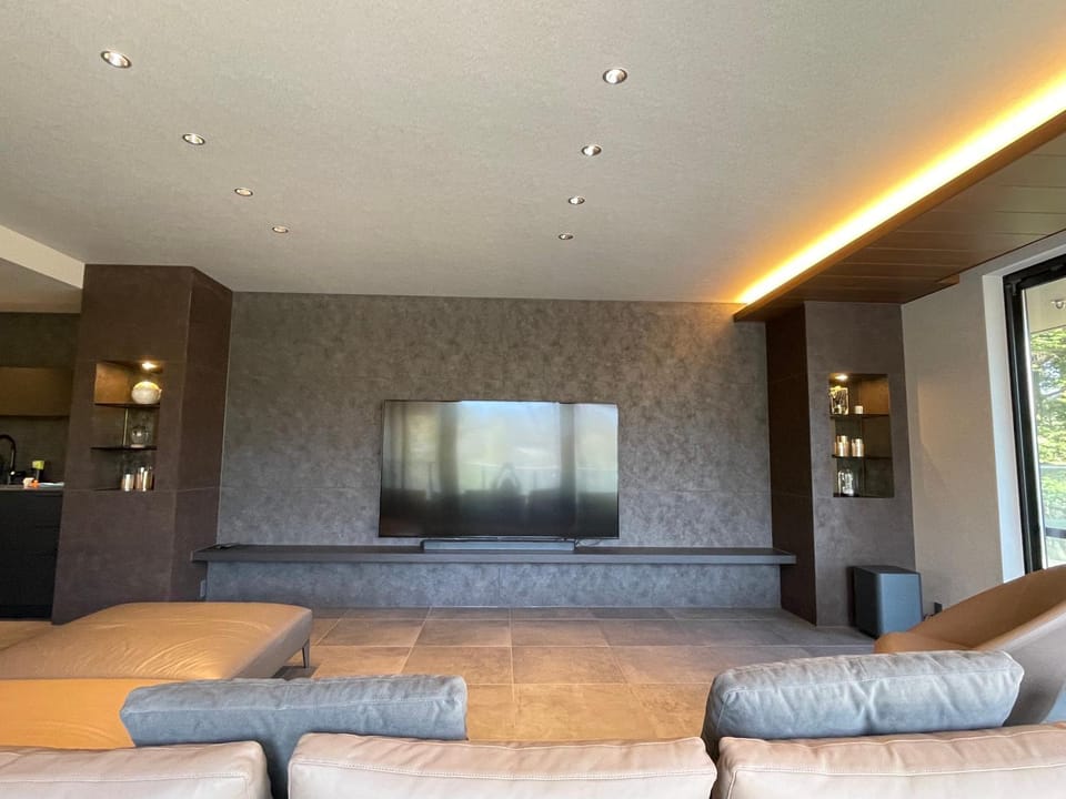 Communal lounge/ TV room, TV and multimedia, Living room