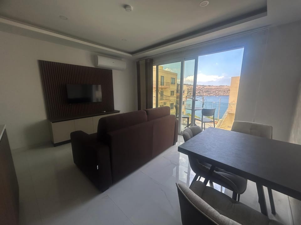 TV and multimedia, View (from property/room), Living room, Dining area, Sea view, air conditioner
