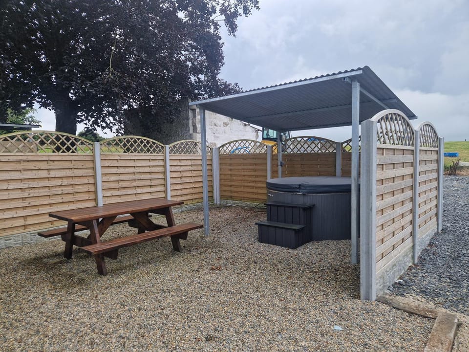 Property building, Hot Tub