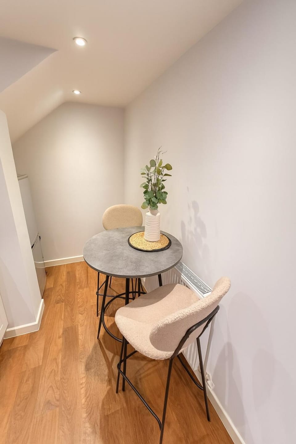 Spacious 2-Bed Apartment in Bridgwater - Great Central Location - Free Private Parking Included Apartment in Bridgwater