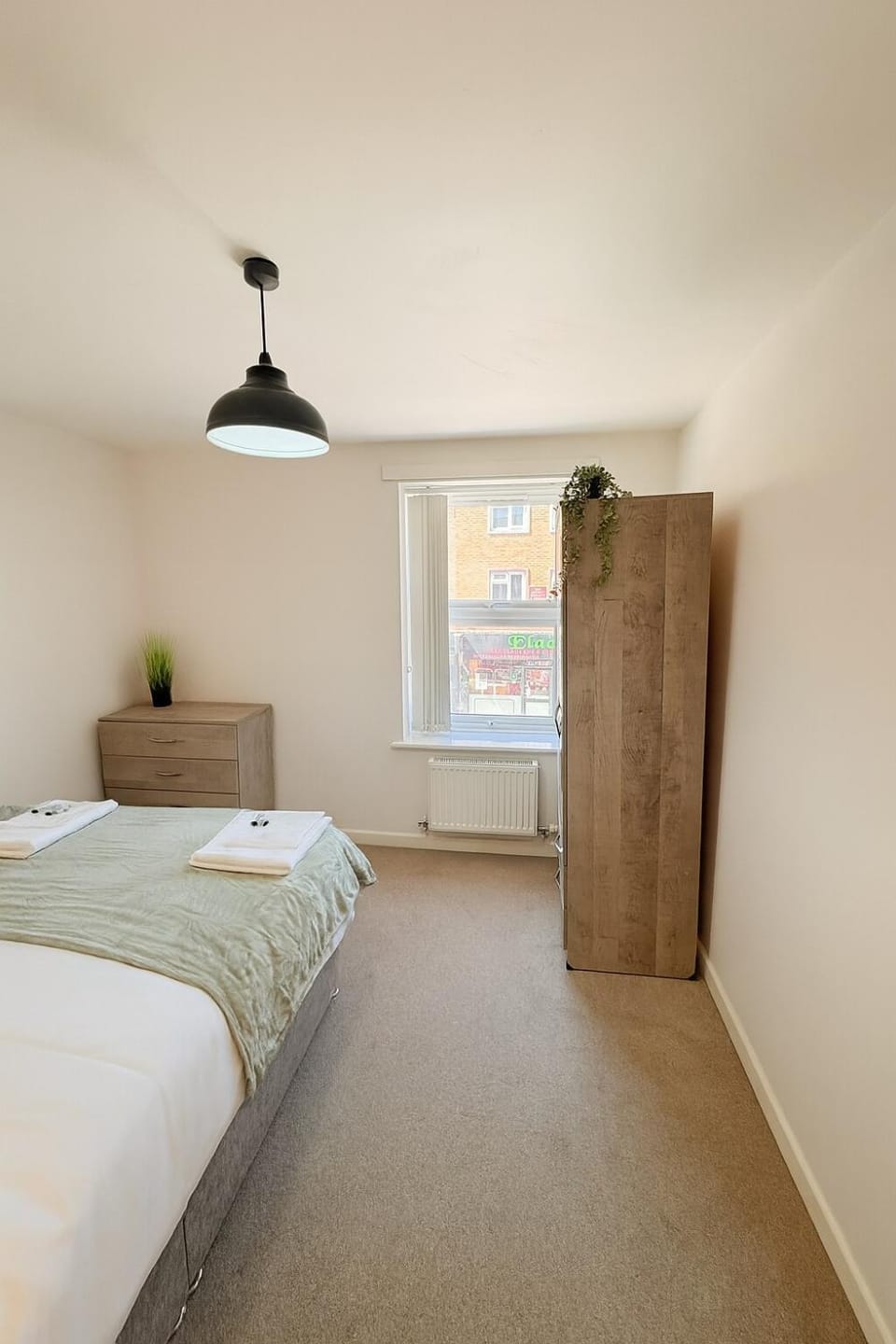 Spacious 2-Bed Apartment in Bridgwater - Great Central Location - Free Private Parking Included Apartment in Bridgwater