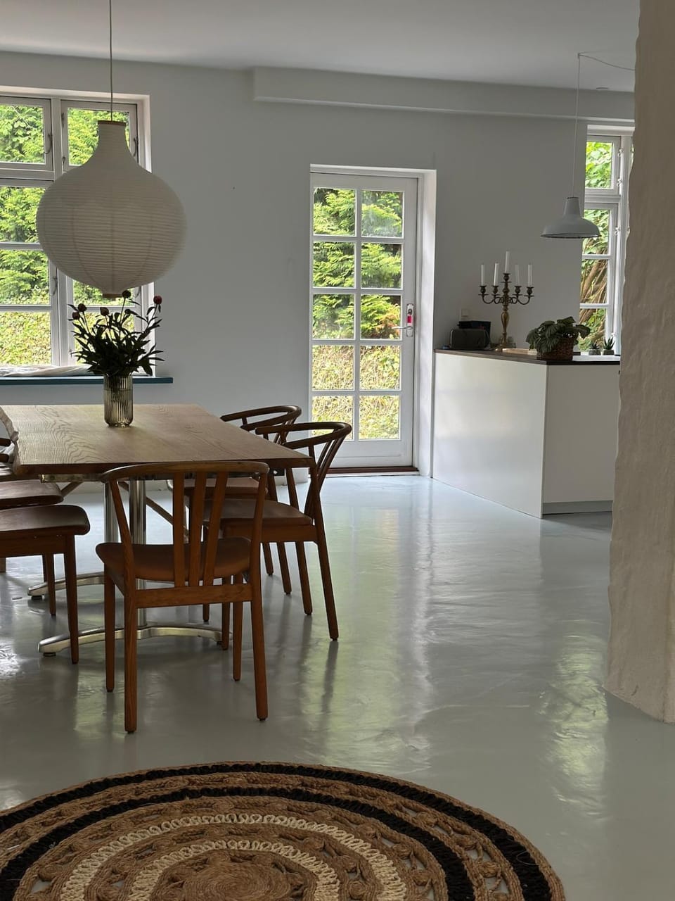 Kitchen or kitchenette, Dining area