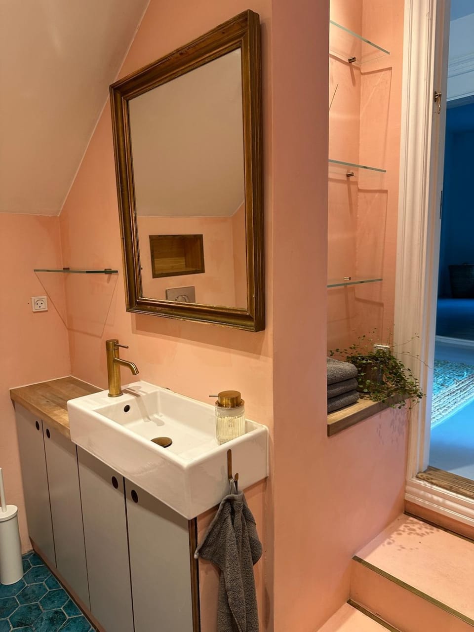 Shower, Toilet, Bathroom, hair dryier, towels