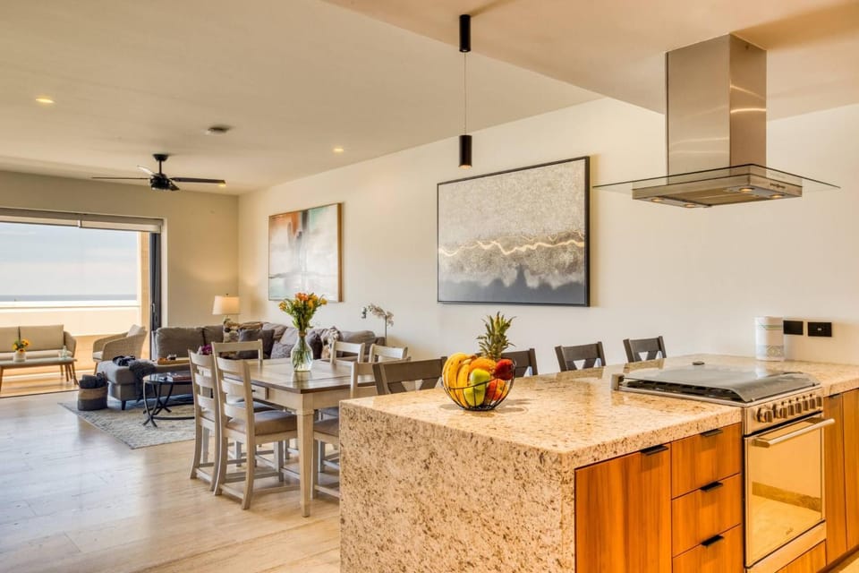 Dining area, kitchen